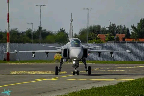 samoloty - Saab jas 39 gripen.jpg